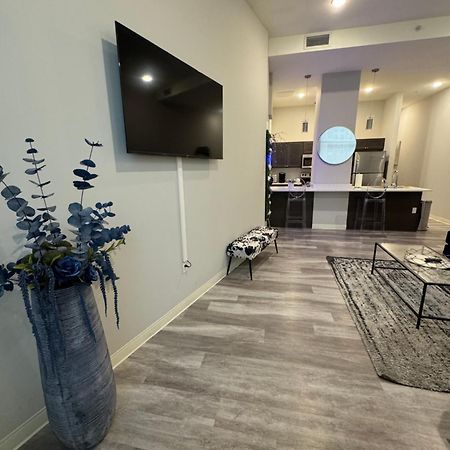 Beautiful Condo/Rooftop Patio With Free Parking Cleveland Luaran gambar